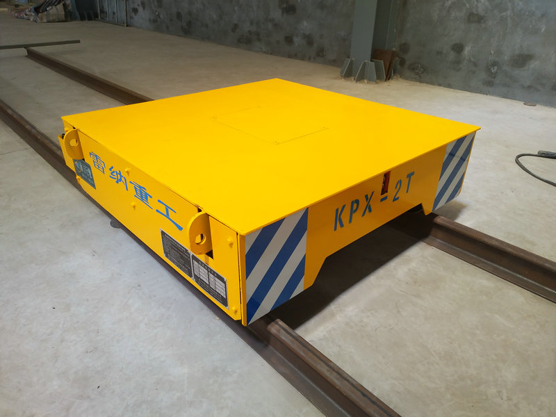 Kaugjuhtimisega raudtee ülekandekorv