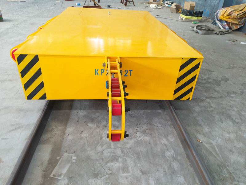 32 Tone Trolley ühendatud traktoriga