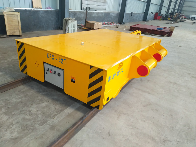 32 Tone Trolley ühendatud traktoriga