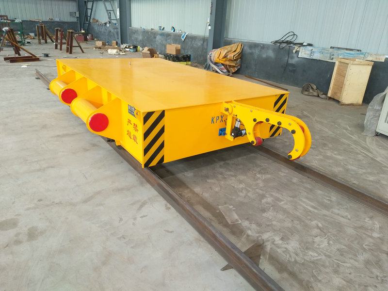32 Tone Trolley ühendatud traktoriga
